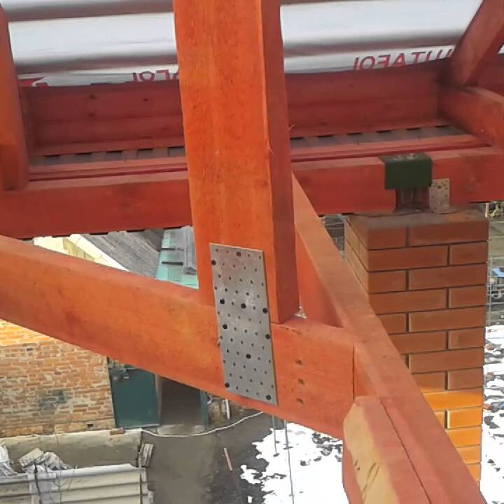 Соединение с использованием зубчатых пластин