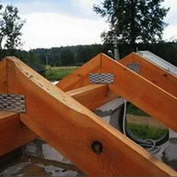Соединение с помощью зубчатых пластин